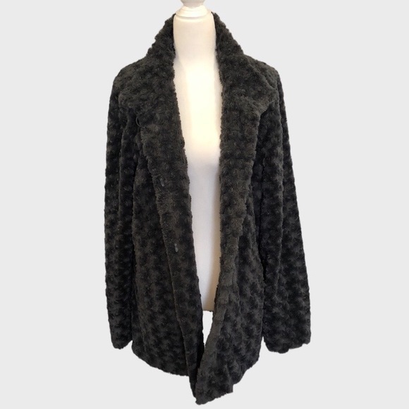 Closing my closet sale!
Dennis Basso faux fur coat - Picture 2 of 10